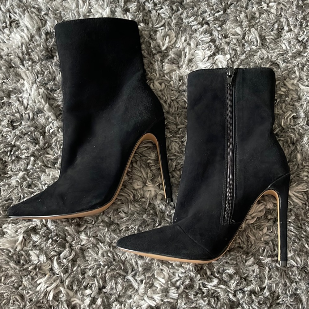 Steve Madden Wagner Suede Bootie